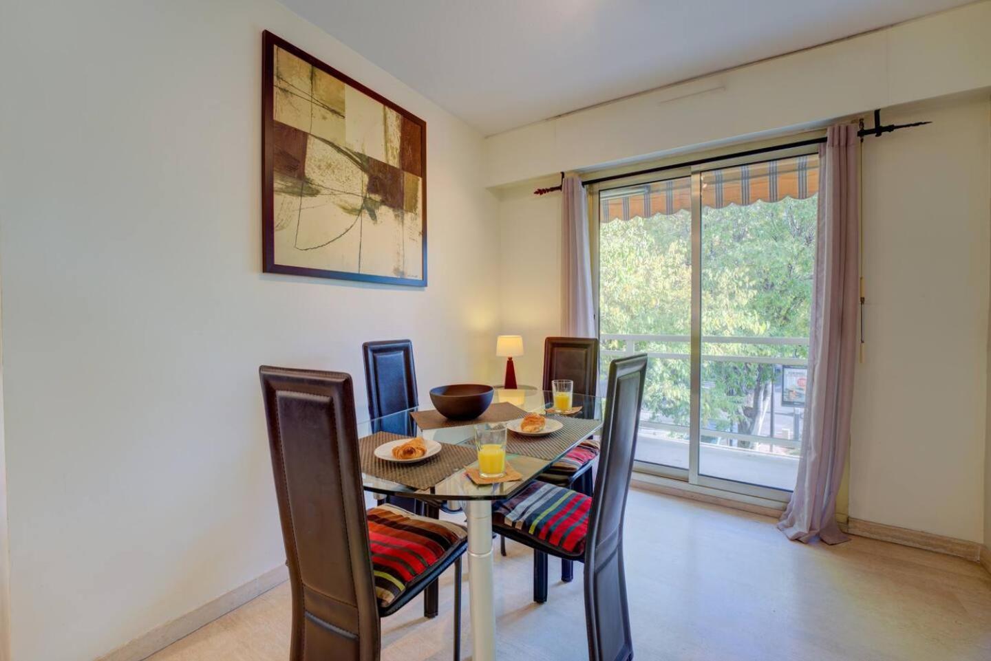 Elegant Apt W/2 Terraces/Mins To Beach & Shops Antibes Extérieur photo